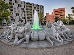 Vienna's controversial fountain: aesthetic criticism amid celebration