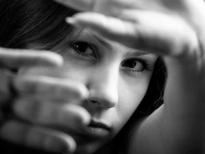 لماذا لا يتعاطف بعض الناس مع الأزمات الإنسانية  ؟