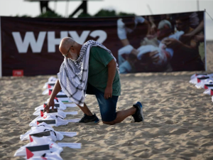  أكفان بيضاء وورود حمراء على شواطئ البرازيل