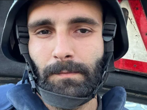 معتز عزايزة