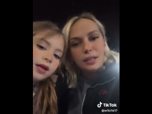 روسية تتلو القرآن الكريم مع ابنتها