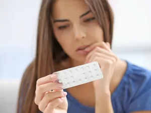 ما هي حبوب منع الحمل الهرمونية وما هي آثارها الجانبية؟