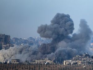 القوات الاسرائيلية تطوق منطقة جباليا شمال غزة تمهيدا لاقتحامها