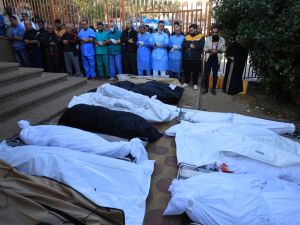 صلاة الجنازة على جثامين الشهداء في قطاع غزة