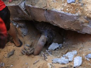 الإحتلال الاسرائيلي ينفذ مئات المجازر في قطاع غزة