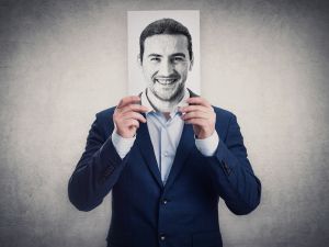 نصائح ومحاذير مناقشة شخص يعاني من الكذب المرضي