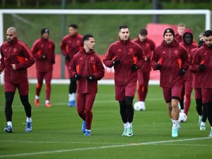 Manchester United players take part in a training session at the Carrington Training Complex in Manchester, north-west England on November 7, 2023 on the eve of their UEFA Champions League Group A football match away against FC Copenhagen. (Photo by Paul ELLIS / AFP)