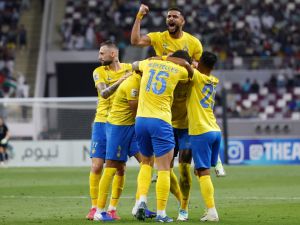 النصر مطالب بتحقيق الفوز لتقليص الفارق مع الهلال صاحب الصدارة Nassr's players celebrate a goal during the AFC Champions League Group E football match between Qatar's al-Duhail and Saudi’s al-Nassr at the Khalifa International Stadium in Doha on November 7, 2023. (Photo by Karim JAAFAR / AFP)