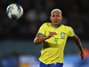 Brazil's forward Richarlison runs to the ball during the 2026 FIFA World Cup South American qualification football match between Uruguay and Brazil at the Centenario Stadium in Montevideo on October 17, 2023. (Photo by Eitan ABRAMOVICH / AFP)