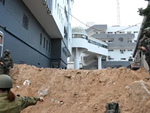 الجيش الاسرائيلي يسطو على جثامين شهداء فلسطينيين من مستشفى الشفاء