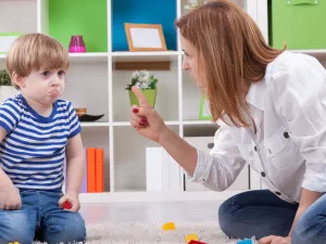 6 أسباب مفاجئة تجعل الأطفال جاحدين للجميل