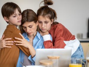 كيف نفسر الحرب والموت للأطفال ؟