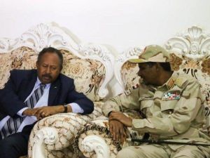 قائد ميليشيا الدعم السريع، محمد حمدان دقلو ورئيس الوزراء السابق عبد الله حمدوك