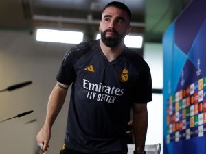 الإصابات حرمت داني كارفاخال من تمثيل ريال مدريد في أكثر من مناسبة (Photo by OSCAR DEL POZO / AFP)
