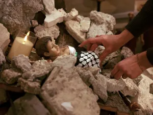 المسيحيون يلغون احتفالاتهم تضامنا مع غزة