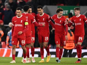 ليفربول في مهمة صعبة أمام آرسنال (Photo by Oli SCARFF / AFP) RELATED CONTENT