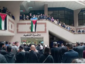 وقفة تضامنية في قصر العدل