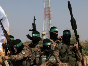 صورة أرشيفية لمجموعة من مقاتلي حماس