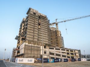 عزيزي للتطوير تتعاون مع "اكسترا كو فايبرجلاس" الإماراتيّة ضمن مشروعي "بارك أفينيو 3" و" عمبر"