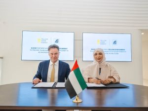 أعلنت شركة الدار العقارية ("الدار") اليوم إبرام شراكة مع "يلو دوور إنرجي"، الشركة الرائدة المتخصصة في حلول الطاقة المستدامة، لإنتاج الطاقة الشمسية عبر 45 أصلاً عقارياً تابعاً لشركة الدار في  الإمارات العربية المتحدة ، وذلك تماشياً مع مستهدفات المبادرة الاستراتيجية لتحقيق الحياد المناخي بحلول 2050 واستراتيجية أبوظبي لإدارة جانب الطلب وترشيد استخدام الطاقة 2030.  تم توقيع هذه الشراكة بين "الدار" و"يلو دوور إنرجي" على هامش فعاليات مؤتمر الأطراف "كوب 28"، بحضور كل من سلوى المفلحي، مديرة إدارة الاستدامة والمسؤول