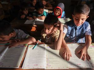 نقص في الكتب المدرسية في مناطق المعارضة السورية