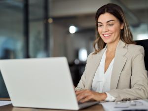 كيف تدير عواطفك في مكان العمل ؟