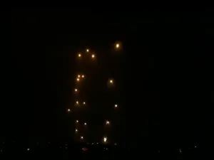 جانب من الرشقة الصاروخية التي وجهتها كتائب القسام نحو تل أبيب