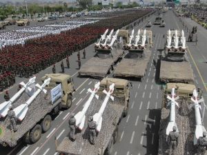 استعراض عسكري لجماعة الحوثي في صنعاء