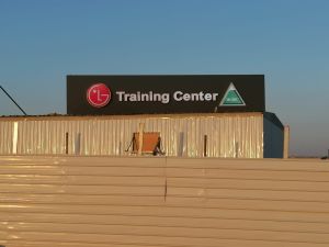 مركز تدريب إل جي شاكر السعودية يعزز كفاءة وجودة عمل فنيي التركيب في مشروع روشان