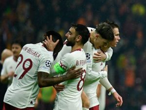 مانشستر يونايتد يواجه تشيلسي في مباراة صعبة على الطرفين (Photo by YASIN AKGUL / AFP)