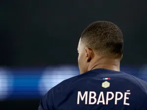 Paris Saint-Germain's French forward #07 Kylian Mbappe looks on during the French L1 football match between Paris Saint-Germain (PSG) and Nantes at the Parc des Princes stadium on December 9, 2023 in Paris. (Photo by FRANCK FIFE / AFP)