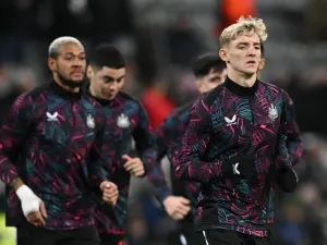 Newcastle United's English midfielder #10 Anthony Gordon warms up prior to the UEFA Champions League Group F football match between Newcastle United and AC Milan at St James' Park in Newcastle-upon-Tyne, north east England on December 13, 2023. (Photo by Paul ELLIS / AFP)