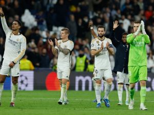 ريال مدريد مطالب بتحقيق الفوز على غرناطة اليوم (Photo by OSCAR DEL POZO / AFP)
