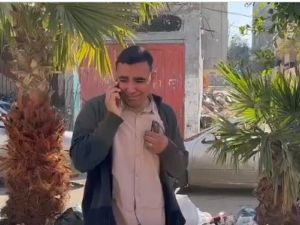 أثناء تلقي مراسل العربية أحمد البطة، خبر استشهاد والدته وشقيقته وأبنائها