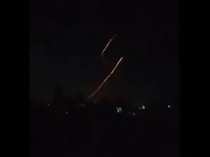 صواريخ اميركية تتصدى لقصف حقول العمر