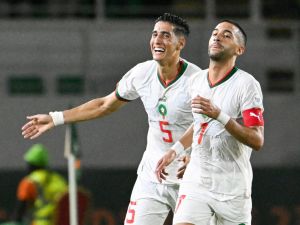 زياش (يمين) يقود المغرب للفوز (Photo by SIA KAMBOU / AFP)