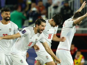 إيران تطيح بسوريا من كأس آسيا (Photo by KARIM JAAFAR / AFP)