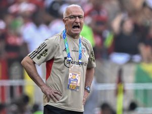 دوريفال جونيور (Photo by MAURO PIMENTEL / AFP)