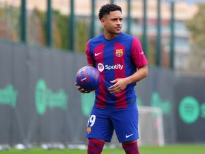 فيتور روكي يقود برشلونة للفوز (Photo by Pau BARRENA / AFP)
