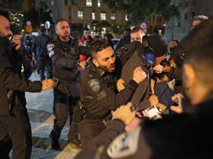 شرطة الاحتلال تقمع مظاهرات داخل إسرائيل