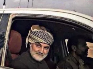 صورة سابقة تجمع قاسم سليماني مع جواد الطويل الذي اغتالته إسرائيل في جنوب لبنان