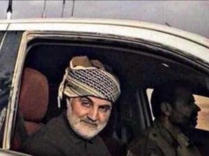 صورة سابقة تجمع قاسم سليماني مع جواد الطويل الذي اغتالته إسرائيل في جنوب لبنان