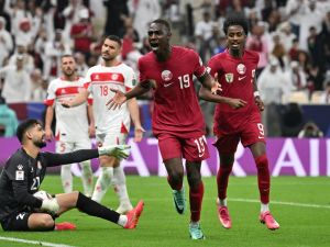 قطر تقتنص الفوز  (Photo by HECTOR RETAMAL / AFP)