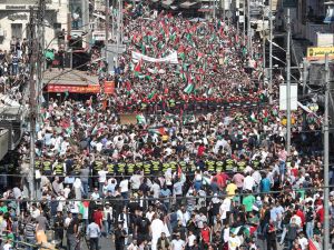 مظاهرات حاشدة