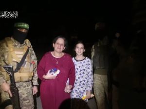 تفوق أخلاقي للمقاومة في عملية تسليم الأسرى ضمن اتفاق سابق مع إسرائيل