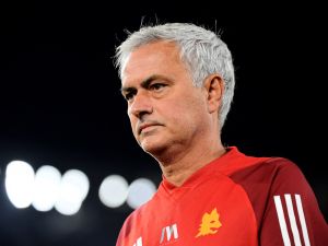 نادي روما الإيطالي يعلن إقالة المدرب جوزيه مورينيو
