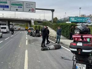 عامل خدمات التوصيل التركي ملقى على الأرض بعدما صدمه نجل الرئيس الصومالي في 30 نوفمبر ولاذ بالفرار