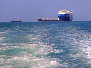 Yemen’s Houthis strike a US ship in the Gulf of Aden. (AFP)