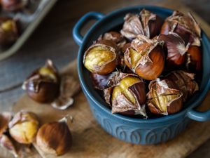 طرق ناجحة لتحضير الكستناء المحمصة هذا الشتاء