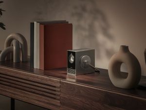 جهاز العرض الحديث بدقة 4K من إل جي يمتاز بتصميم شبيه بالقطع الفنية الأنيقة